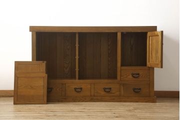 中古　ニレ材　和の趣あふれる佇まいが魅力的な水屋箪笥サイドボード(サイドキャビネット、収納棚、戸棚、食器棚、カップボード)(R-060903)