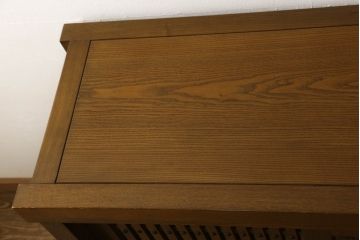 中古　ニレ材　和の趣あふれる佇まいが魅力的な水屋箪笥サイドボード(サイドキャビネット、収納棚、戸棚、食器棚、カップボード)(R-060903)