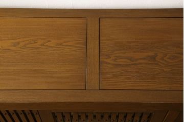 中古　ニレ材　和の趣あふれる佇まいが魅力的な水屋箪笥サイドボード(サイドキャビネット、収納棚、戸棚、食器棚、カップボード)(R-060903)