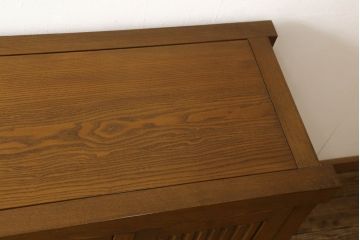 中古　ニレ材　和の趣あふれる佇まいが魅力的な水屋箪笥サイドボード(サイドキャビネット、収納棚、戸棚、食器棚、カップボード)(R-060903)