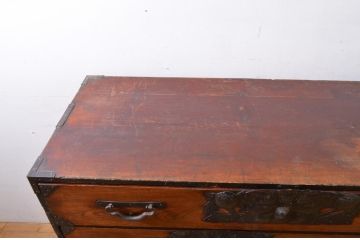 和製アンティーク　前面欅(ケヤキ)　凝ったつくりの金具が和の趣あふれる最上箪笥(衣装箪笥、和タンス、収納箪笥、引き出し)(R-060905)