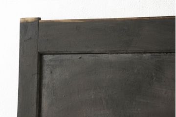 アンティーク建具　経年を感じる金具の風合いが味わい深い蔵戸1枚(引き戸、玄関戸、板戸)(R-060923)