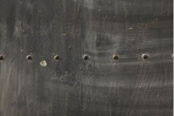 アンティーク建具　経年を感じる金具の風合いが味わい深い蔵戸1枚(引き戸、玄関戸、板戸)(R-060923)