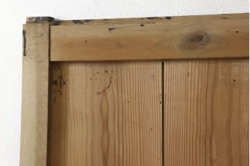 アンティーク建具　経年を感じる金具の風合いが味わい深い蔵戸1枚(引き戸、玄関戸、板戸)(R-060923)