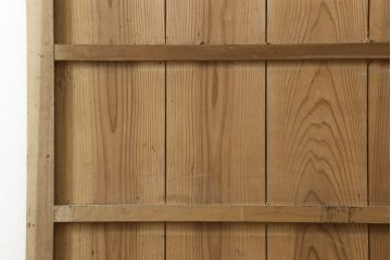 アンティーク建具　経年を感じる金具の風合いが味わい深い蔵戸1枚(引き戸、玄関戸、板戸)(R-060923)