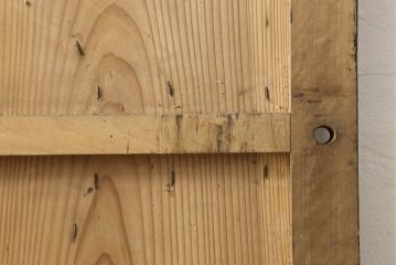 アンティーク建具　経年を感じる金具の風合いが味わい深い蔵戸1枚(引き戸、玄関戸、板戸)(R-060923)