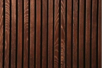 アンティーク建具　総欅(ケヤキ)材　大振りの金具が目を惹く格子蔵戸1枚(玄関戸、引き戸)(R-060924)