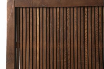 アンティーク建具　総欅(ケヤキ)材　大振りの金具が目を惹く格子蔵戸1枚(玄関戸、引き戸)(R-060924)