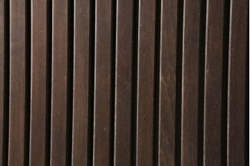 アンティーク建具　総欅(ケヤキ)材　大きな金具が存在感を放つ格子蔵戸1枚(玄関戸、引き戸)(R-060925)