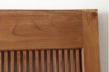 アンティーク建具　総欅(ケヤキ)材　シンプルなデザインの金具が上品な和の雰囲気を高める格子蔵戸1枚(玄関戸、引き戸)(R-060926)