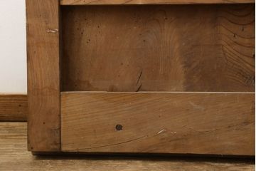 アンティーク建具　総欅(ケヤキ)材　シンプルなデザインの金具が上品な和の雰囲気を高める格子蔵戸1枚(玄関戸、引き戸)(R-060926)