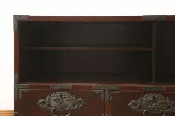 和製ビンテージ　前面欅(ケヤキ)材　総漆塗り　木地呂塗り　仙台箪笥　手打ちの龍(竜)金具が存在感を放つ重ね衣装箪笥(ヴィンテージ、収納箪笥、引き出し、和タンス)(R-060927)
