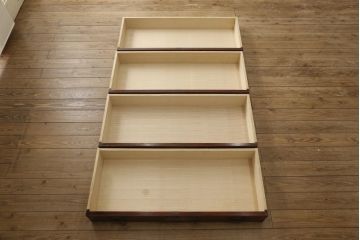 和製ビンテージ　前面欅(ケヤキ)材　総漆塗り　木地呂塗り　仙台箪笥　手打ちの龍(竜)金具が存在感を放つ重ね衣装箪笥(ヴィンテージ、収納箪笥、引き出し、和タンス)(R-060927)