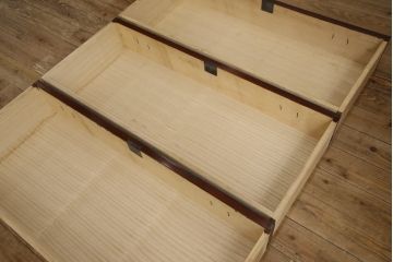 和製ビンテージ　前面欅(ケヤキ)材　総漆塗り　木地呂塗り　仙台箪笥　天板付リメイク　手打ちの龍(竜)金具が存在感を放つ重ね衣装箪笥(ヴィンテージ、収納箪笥、引き出し、和タンス)(R-060930)