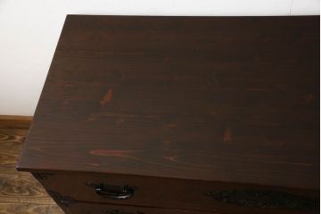 和製ビンテージ　前面欅(ケヤキ)材　総漆塗り　木地呂塗り　仙台箪笥　天板付リメイク　手打ちの龍(竜)金具が存在感を放つ重ね衣装箪笥(ヴィンテージ、収納箪笥、引き出し、和タンス)(R-060930)