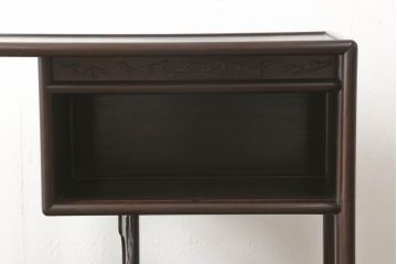 中古　民芸家具　漆塗り　紫檀材　大阪唐木指物　中澤唐木　透かし彫りが上品な雰囲気を醸し出す茶棚(違い棚、飾り棚、戸棚、収納棚)(定価約85万円)(R-060932)