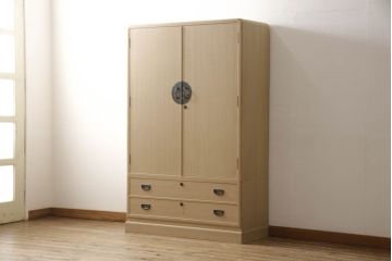 中古　伝統工芸士　田澤謙介作　かくし付き　上品なデザインの金具が和の趣あふれる加茂総桐箪笥(大丸、総桐たんす、着物箪笥、衣装箪笥、和タンス、整理箪笥、収納箪笥、引き出し)(定価約180万円)(R-060933)