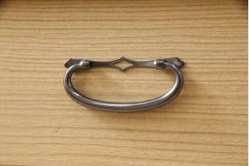中古　伝統工芸士　田澤謙介作　かくし付き　上品なデザインの金具が和の趣あふれる加茂総桐箪笥(大丸、総桐たんす、着物箪笥、衣装箪笥、和タンス、整理箪笥、収納箪笥、引き出し)(定価約180万円)(R-060933)