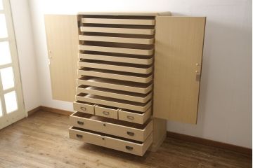 中古　伝統工芸士　田澤謙介作　かくし付き　上品なデザインの金具が和の趣あふれる加茂総桐箪笥(大丸、総桐たんす、着物箪笥、衣装箪笥、和タンス、整理箪笥、収納箪笥、引き出し)(定価約180万円)(R-060933)