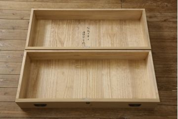 中古　伝統工芸士　田澤謙介作　かくし付き　上品なデザインの金具が和の趣あふれる加茂総桐箪笥(大丸、総桐たんす、着物箪笥、衣装箪笥、和タンス、整理箪笥、収納箪笥、引き出し)(定価約180万円)(R-060933)