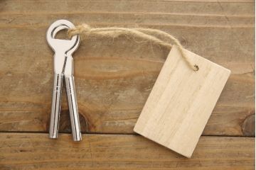 中古　伝統工芸士　田澤謙介作　かくし付き　上品なデザインの金具が和の趣あふれる加茂総桐箪笥(大丸、総桐たんす、着物箪笥、衣装箪笥、和タンス、整理箪笥、収納箪笥、引き出し)(定価約180万円)(R-060933)