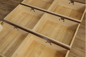 中古　美品　岩谷堂箪笥　こだわりの意匠が目を引く縦型チェスト(整理箪笥、引き出し、和タンス、収納箪笥、衣装箪笥)(R-060935)