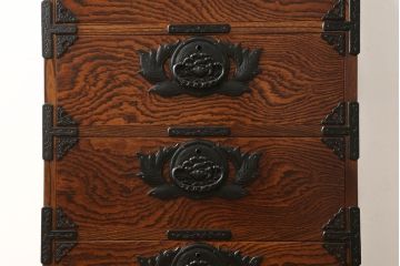 中古　美品　岩谷堂箪笥　こだわりの意匠が目を引く縦型チェスト(整理箪笥、引き出し、和タンス、収納箪笥、衣装箪笥)(R-060935)