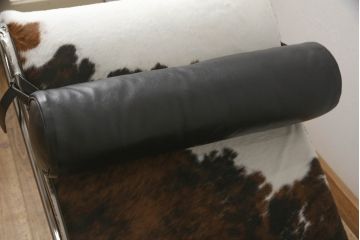 中古　美品　Cassina(カッシーナ)　Le Corbusier(ル・コルビュジエ)　LC4　シェーズロング(寝椅子、カウチ)(定価約92万円)(R-060936)
