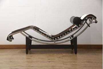 中古　美品　Cassina(カッシーナ)　Le Corbusier(ル・コルビュジエ)　LC4　シェーズロング(寝椅子、カウチ)(定価約92万円)(R-060936)