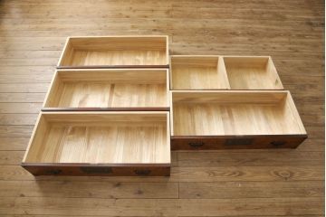 中古　岩谷堂箪笥　重厚な金具と美しい杢目が目を惹く衣装箪笥(和タンス、整理箪笥、収納箪笥、引き出し)(R-060937)