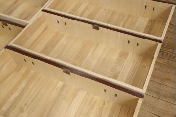 中古　岩谷堂箪笥　重厚な金具と美しい杢目が目を惹く衣装箪笥(和タンス、整理箪笥、収納箪笥、引き出し)(R-060937)