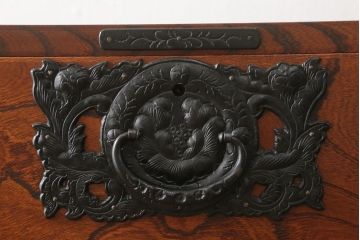 中古　岩谷堂箪笥　重厚な金具と美しい杢目が目を惹く衣装箪笥(和タンス、整理箪笥、収納箪笥、引き出し)(R-060937)