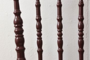 中古　超美品　グッチ(GUCCI)　ビー(ハチ)　エンブロイダリー　個性的なデザインが空間のアクセントになるウッドチェア(椅子、イス、ハーバリウムプリント)(定価約32万円)(R-060940)