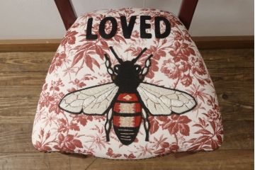 中古　超美品　グッチ(GUCCI)　ビー(ハチ)　エンブロイダリー　個性的なデザインが空間のアクセントになるウッドチェア(椅子、イス、ハーバリウムプリント)(定価約32万円)(R-060941)