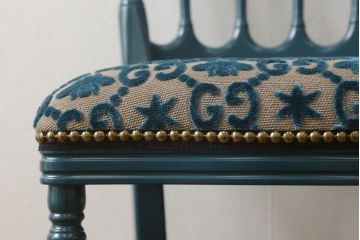 中古　超美品　グッチ(GUCCI)　GGジャカード　ビー(ハチ)&スター　ブルーカラーが空間のアクセントになるウッドチェア(椅子、イス)(定価約27万5千円)(R-060942)