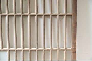 アンティーク建具　和の雰囲気漂うガラス入り格子戸2枚セット(玄関戸、引き戸、ガラス戸)(R-060948)