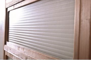 アンティーク建具　高級杉材　モールガラス　銀モールガラス　レトロな雰囲気づくりにもおすすめのガラス戸1枚(引き戸)(R-060949)