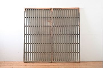 アンティーク建具　和の空間づくりにおすすめの荒格子戸2枚セット(引き戸)(R-060952)