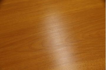 中古　美品　横浜ダニエル(daniel)　挽き物の脚がクラシカルな雰囲気を高めるダイニングテーブル(2人掛け、4人掛け、食卓)(R-060957)
