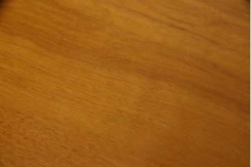 中古　美品　横浜ダニエル(daniel)　挽き物の脚がクラシカルな雰囲気を高めるダイニングテーブル(2人掛け、4人掛け、食卓)(R-060957)