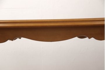 中古　美品　横浜ダニエル(daniel)　挽き物の脚がクラシカルな雰囲気を高めるダイニングテーブル(2人掛け、4人掛け、食卓)(R-060957)