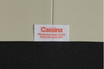 中古　展示品　超美品　Cassina(カッシーナ)　405　DUC(デュック)　FX革　黒のパイピングが空間を引き締める2人掛けソファ(2P、アームソファ、タグ付き)(定価約110万円)(R-060958)