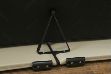 中古　展示品　超美品　Cassina(カッシーナ)　405　DUC(デュック)　FX革　黒のパイピングが空間を引き締める2人掛けソファ(2P、アームソファ、タグ付き)(定価約110万円)(R-060958)
