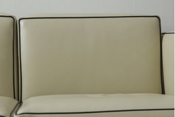 中古　展示品　超美品　Cassina(カッシーナ)　405　DUC(デュック)　FX革　黒のパイピングが空間を引き締める2人掛けソファ(2P、アームソファ)(定価約110万円)(R-060959)