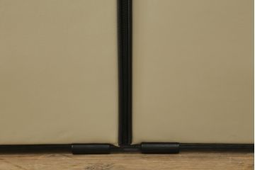 中古　展示品　超美品　Cassina(カッシーナ)　405　DUC(デュック)　FX革　黒のパイピングが空間を引き締める2人掛けソファ(2P、アームソファ)(定価約110万円)(R-060959)