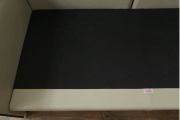 中古　展示品　超美品　Cassina(カッシーナ)　405　DUC(デュック)　FX革　黒のパイピングが空間を引き締める2人掛けソファ(2P、アームソファ)(定価約110万円)(R-060959)