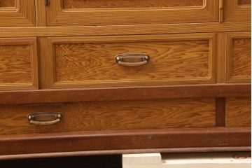 中古　美品　特注品　最高級!!　屋久杉の美しい杢目を堪能できる2間サイズの特大キャビネット(食器棚、収納棚、戸棚、水屋箪笥)(定価約400万円)(R-060968)