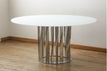 中古　Cassina(カッシーナ)　BOBOLI(ボボリ)　洗練されたデザインが美しさを放つラウンドテーブル(ダイニングテーブル、2人掛け、4人掛け、食卓)(定価約96万円)(R-060969)