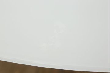 中古　Cassina(カッシーナ)　BOBOLI(ボボリ)　洗練されたデザインが美しさを放つラウンドテーブル(ダイニングテーブル、2人掛け、4人掛け、食卓)(定価約96万円)(R-060969)