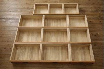 中古　屋久杉を使用した木の温もりあふれるサイドボード(サイドチェスト、収納箪笥、小物収納、引き出し)(定価約180万円)(R-060970)
